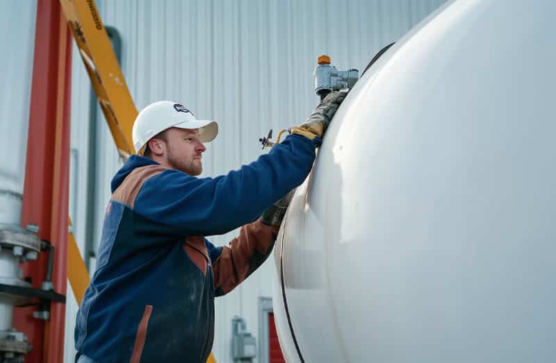 installing an industrial propane tank